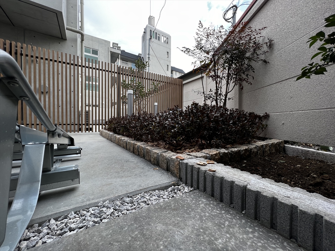 22 04 06 世田谷区成城現場 新築外構工事をアップしました 三和エクステリア西東京株式会社