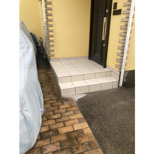 <span class="title">2025-2-20　　 立川市栄町2丁目現場-玄関ポーチ改修工事をアップしました。</span>