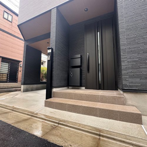 <span class="title">2025-4-3　　大田区池上2丁目現場-新築戸建て外構工事をアップしました。</span>