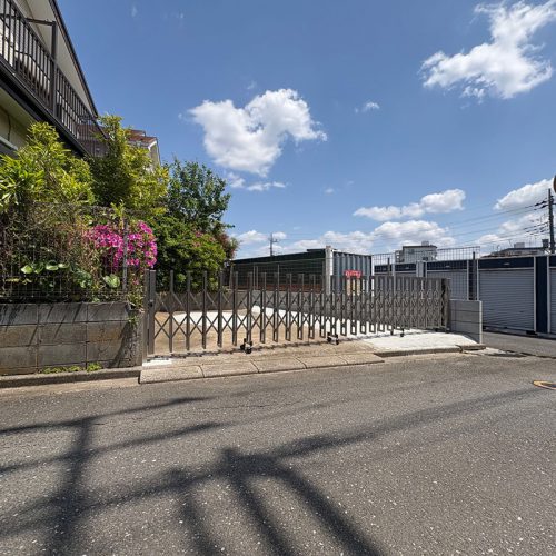 <span class="title">2025-5-2　　 東村山市恩田町2丁目現場-外構改修工事をアップしました。</span>
