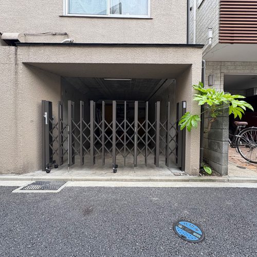 <span class="title">2025-5-15　　 武蔵野市西久保2丁目現場-伸縮門扉工事をアップしました。</span>