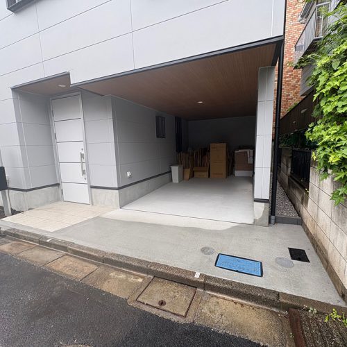 <span class="title">2025-5-28　　世田谷区上北沢5丁目現場-新築外構工事をアップしました。</span>