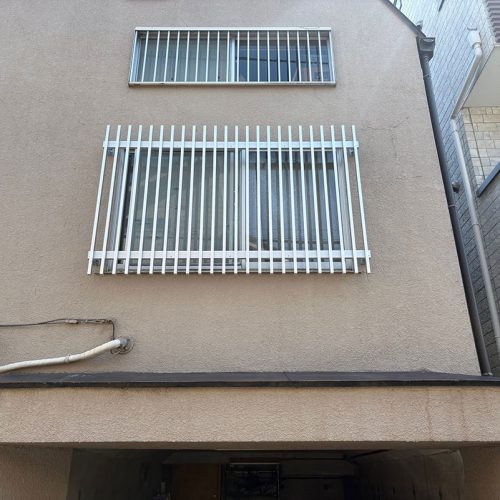 <span class="title">2025-6-5　　 武蔵野市西久保2丁目現場-面格子工事をアップしました。</span>