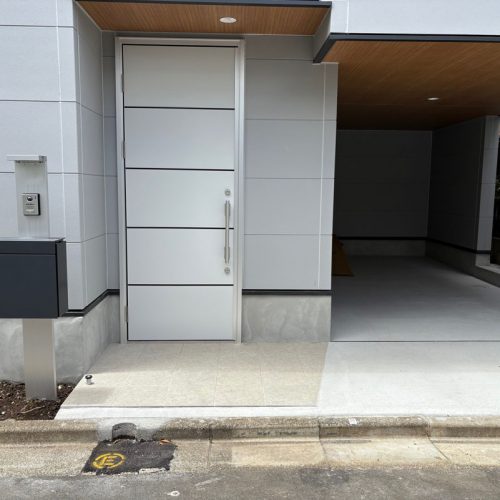 <span class="title">2025-5-28　　世田谷区上北沢5丁目現場-新築外構工事をアップしました。</span>