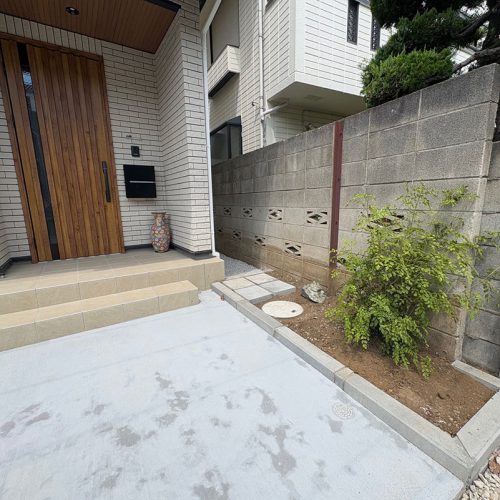 <span class="title">2025-8-20　　杉並区成田東2丁目現場-新築外構工事をアップしました。</span>