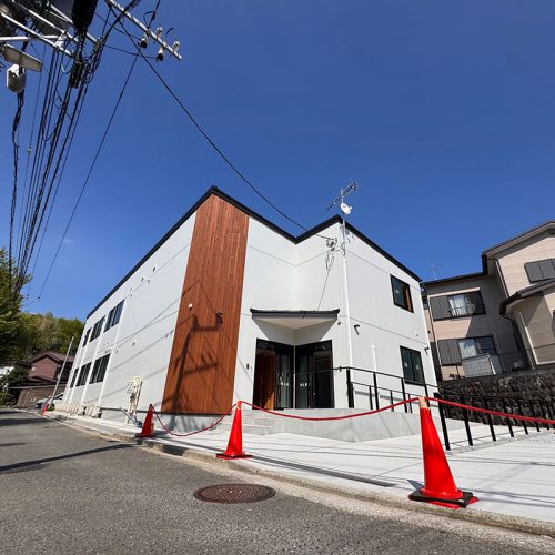 <span class="title">2025-8-15　　横浜市泉区上飯田現場-グループホーム新築外構工事その2をアップしました。</span>
