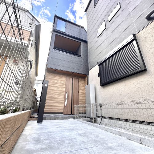 <span class="title">2025-11-5　　北区赤羽西2丁目現場-新築建売外構工事をアップしました。</span>