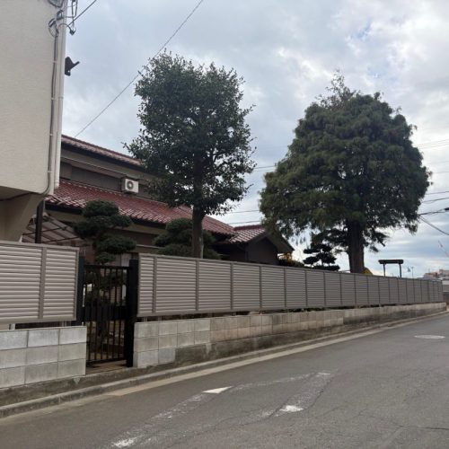 <span class="title">2025-11-27　　新座市新堀1丁目現場-フェンス工事をアップしました。</span>