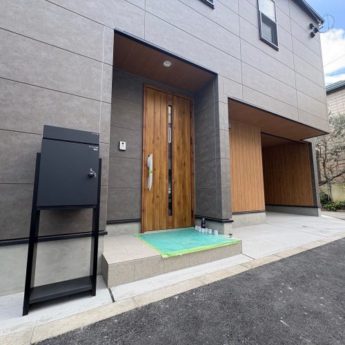 <span class="title">2025-12-5　　大田区北馬込2丁目現場-外構工事をアップしました。</span>