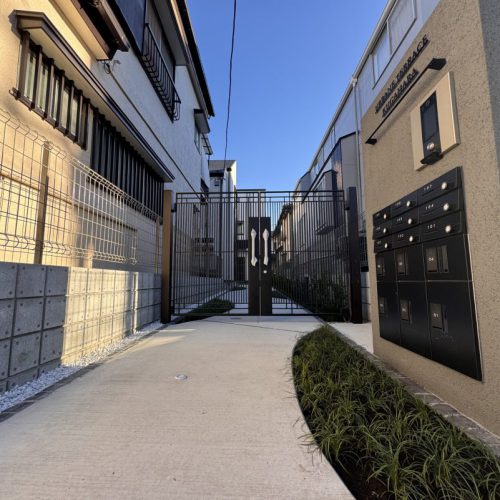 <span class="title">2025-12-4　　大田区南久が原1丁目現場-新築デザイナーズアパート外構工事その1をアップしました。</span>