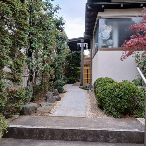 <span class="title">2025-12-17　　練馬区大泉町1丁目現場-化粧平板工事をアップしました。</span>