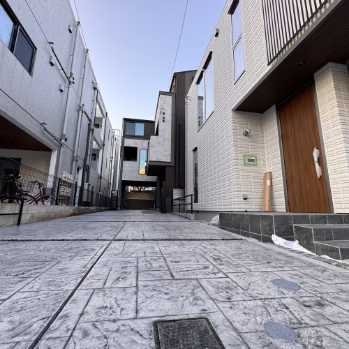 <span class="title">2026-1-5　　文京区白山5丁目現場-新築戸建外構工事その1をアップしました。</span>