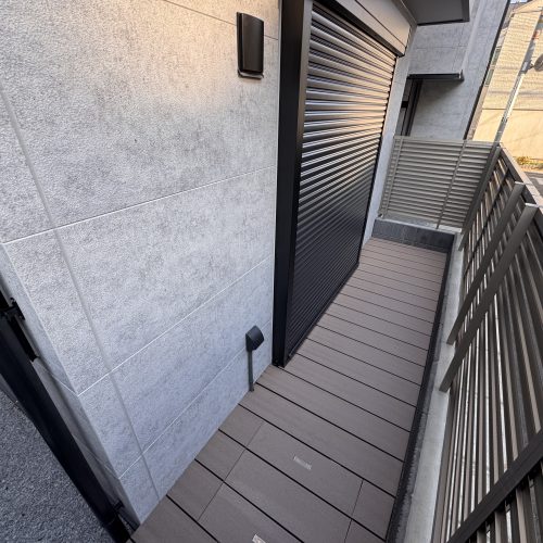 <span class="title">2026-1-17　　中野区中野6丁目現場-高級建売新築外構その1をアップしました。</span>