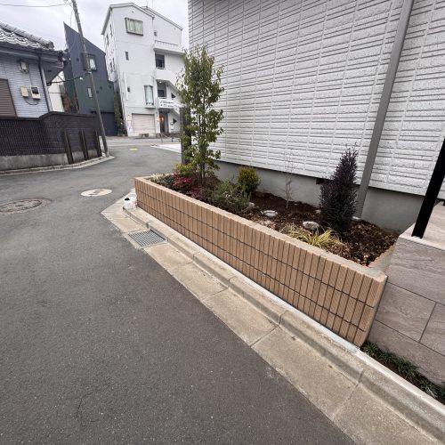 <span class="title">2026-3-25　　西東京市谷戸町現場-ハウスメーカ注文住宅の新築外構その2をアップしました。</span>
