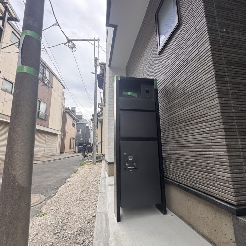 <span class="title">2026-4-15　　墨田区墨田5丁目現場-新築1棟外構工事をアップしました。</span>